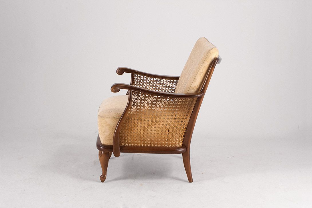 Foto Beige Armchair with Basket Detail and Floral Pattern