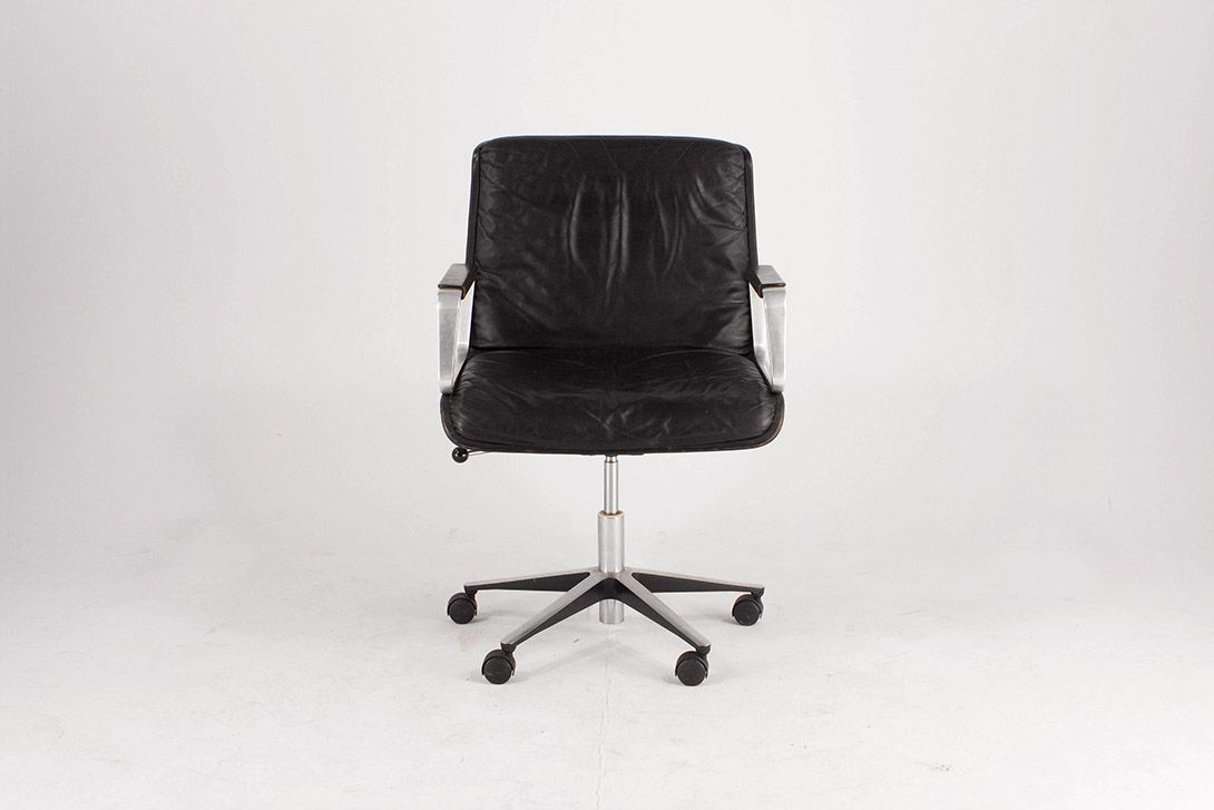 Foto Black Leather Delta Office Chair by Wilkhahn
