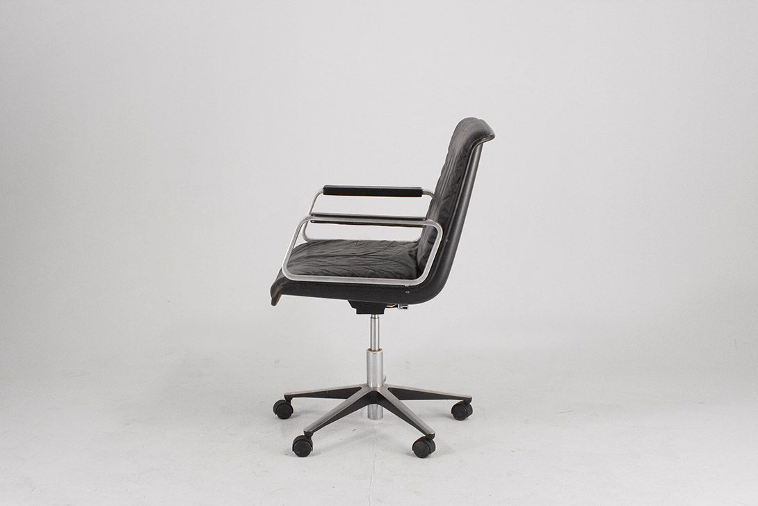 Foto Black Leather Delta Office Chair by Wilkhahn