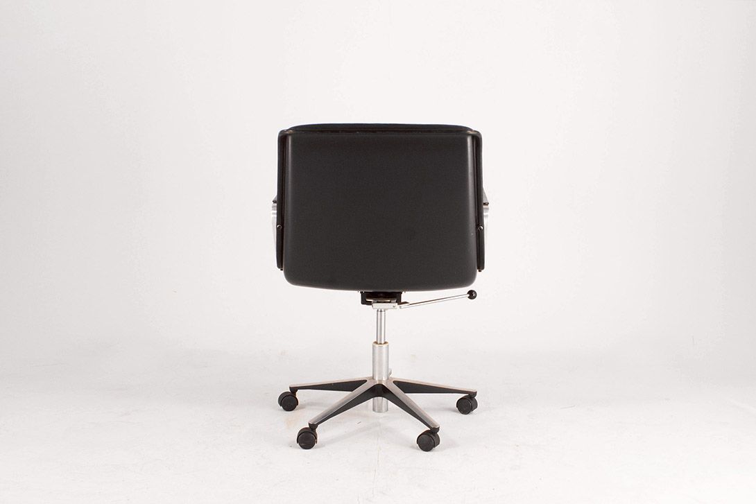 Foto Black Leather Delta Office Chair by Wilkhahn