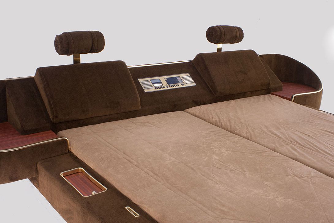 Foto Airomatic Double Bed with Integrated Radio 1970