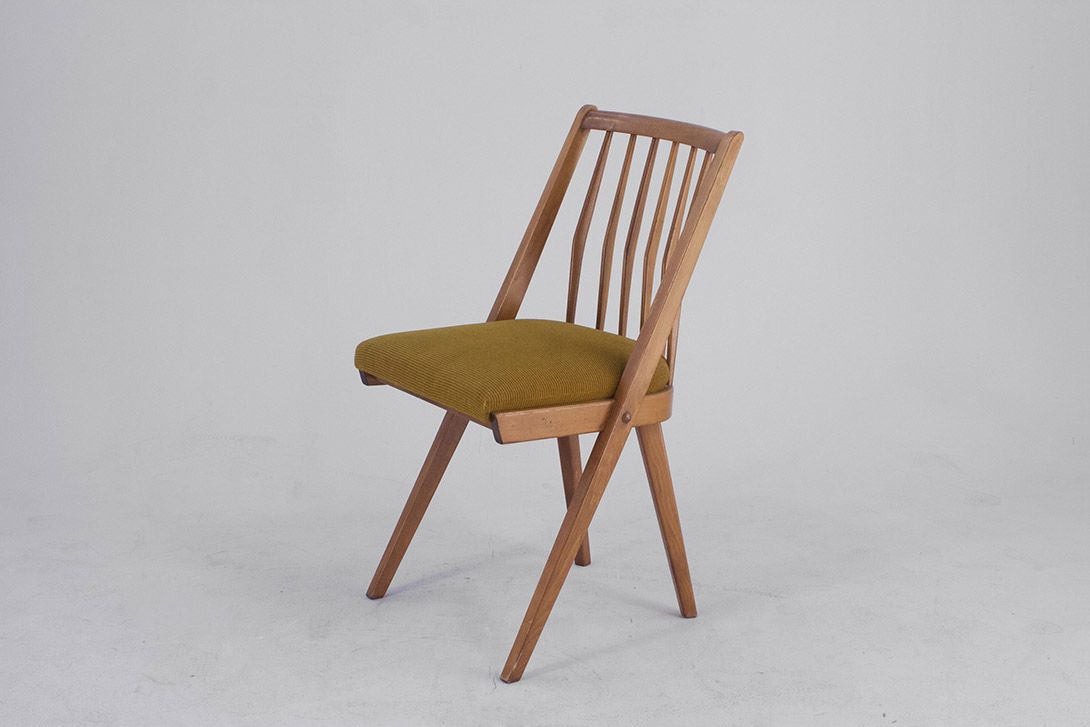 Foto GDR Dining Chair with Green Upholstery