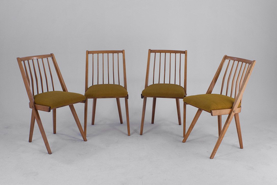Foto GDR Dining Chair with Green Upholstery