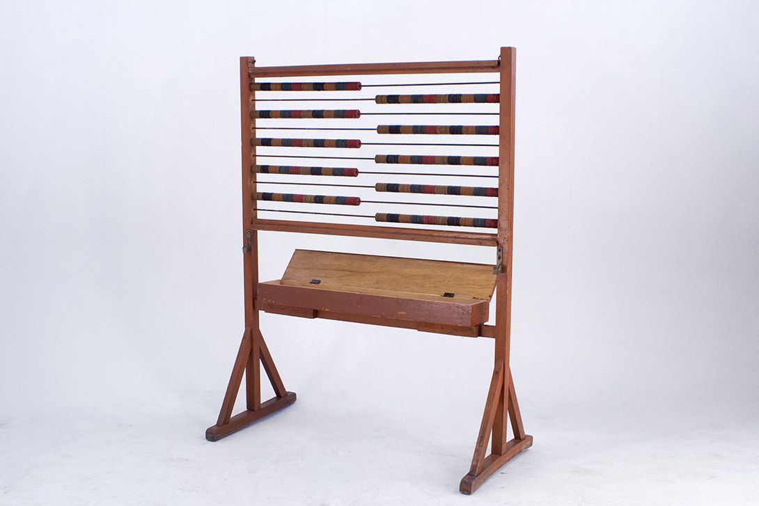 Foto Rustic Abacus Stand for the Teacher h152x116x59
