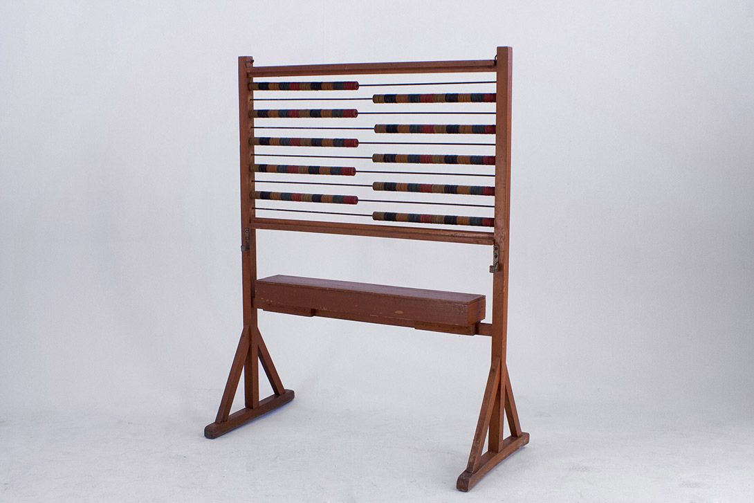 Foto Rustic Abacus Stand for the Teacher h152x116x59