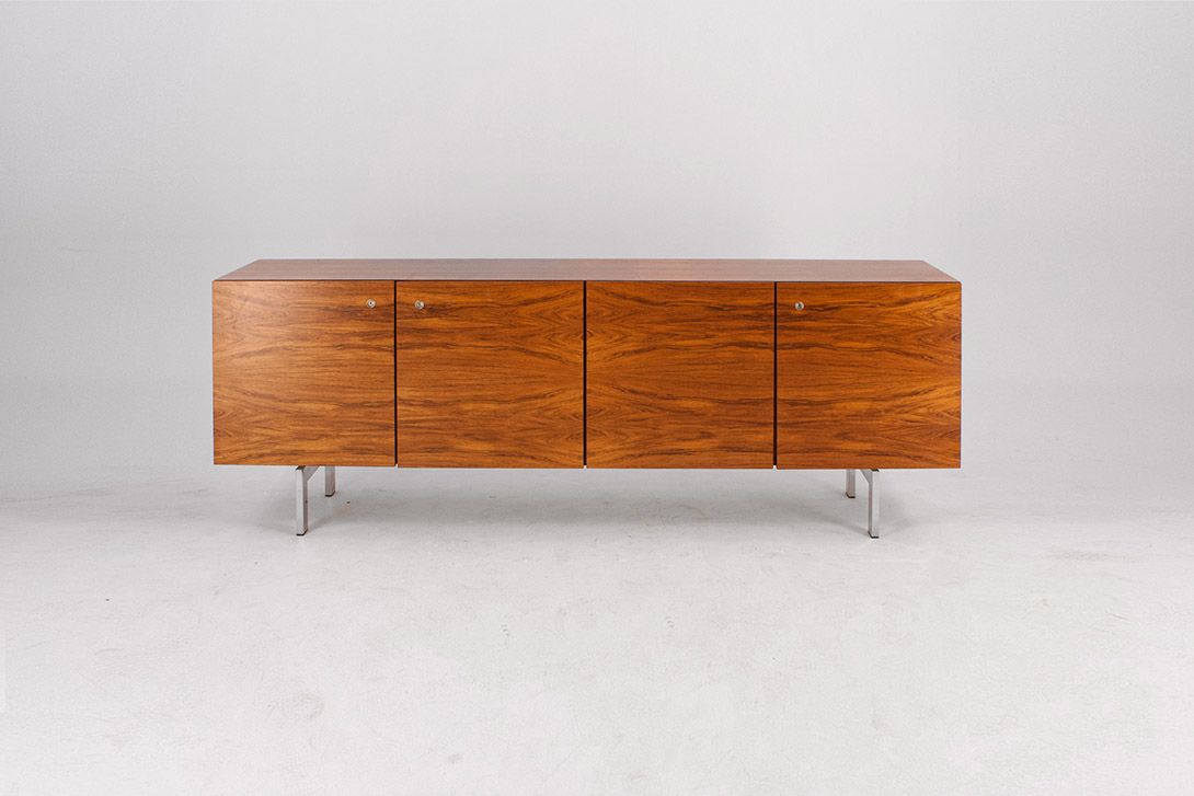 Foto Wooden Side Board with Chrome Legs w200