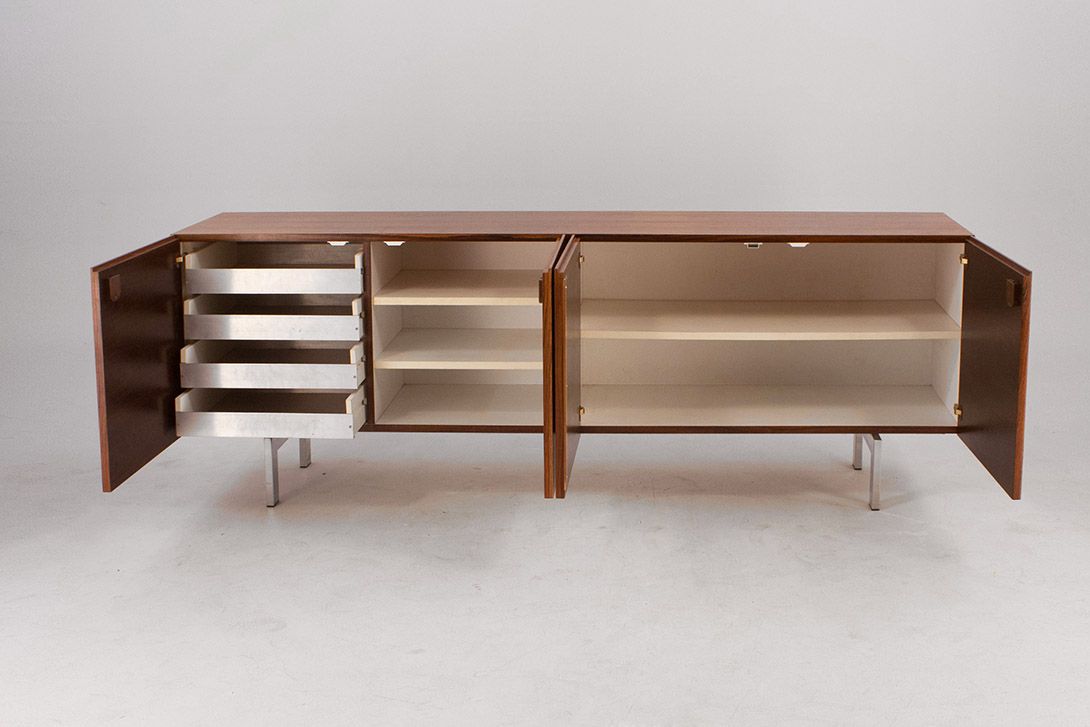 Foto Wooden Side Board with Chrome Legs w200