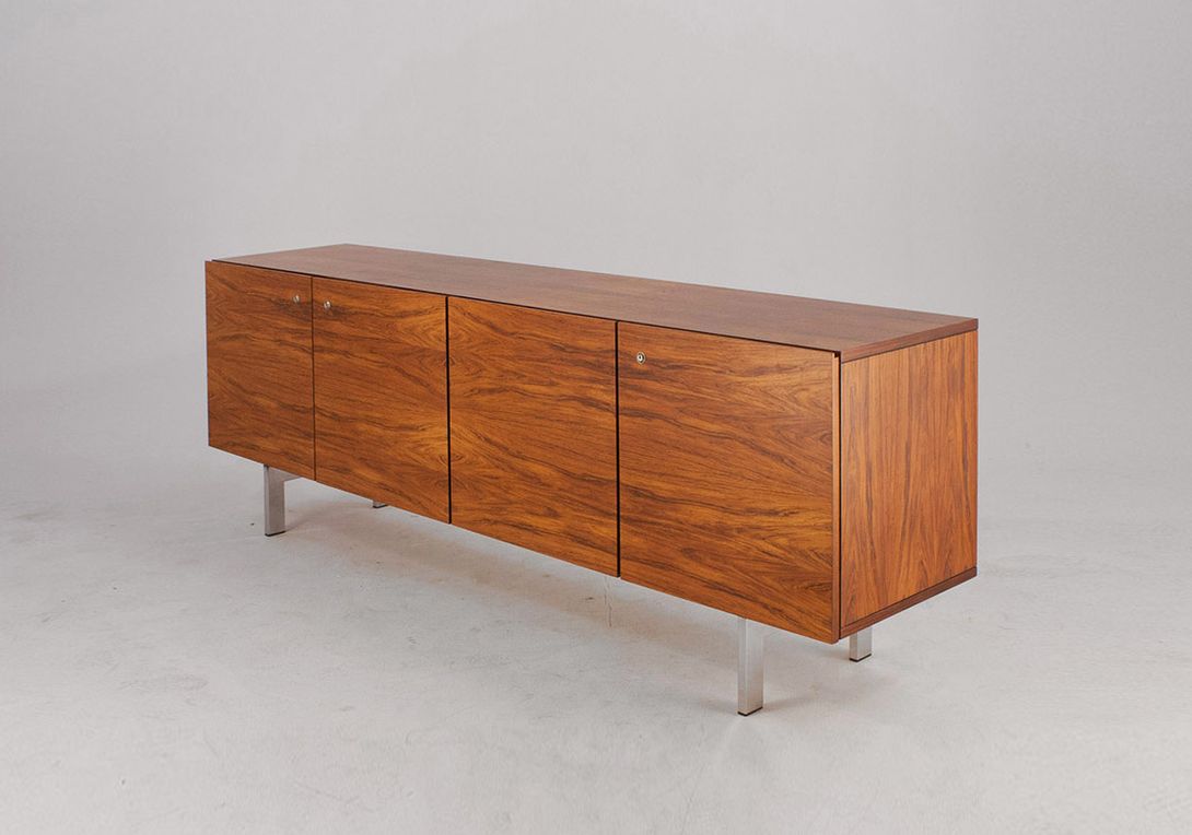 Foto Wooden Side Board with Chrome Legs w200