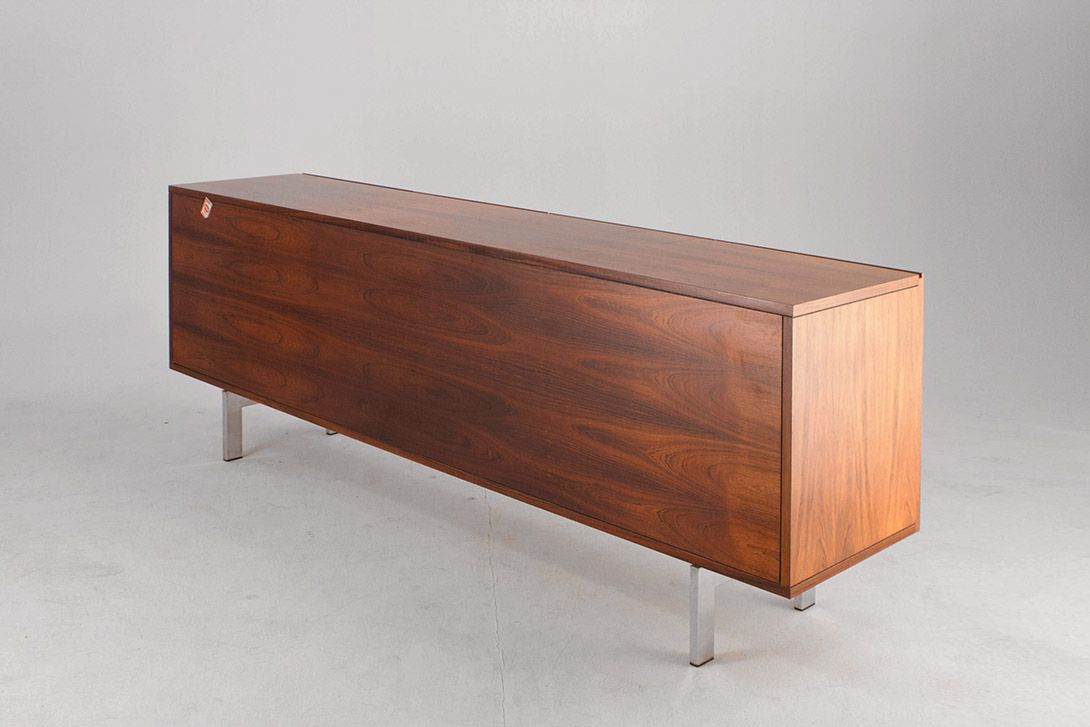 Foto Wooden Side Board with Chrome Legs w200