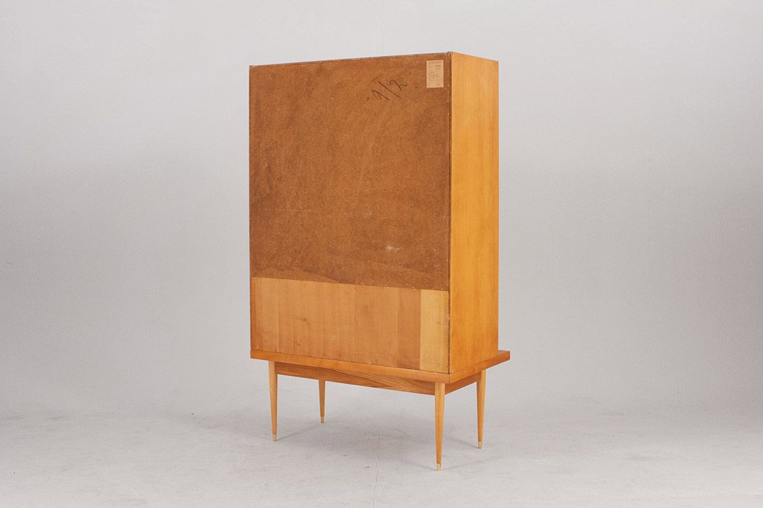 Foto Cherrywood Cabinet with Glass Doors Germany h160