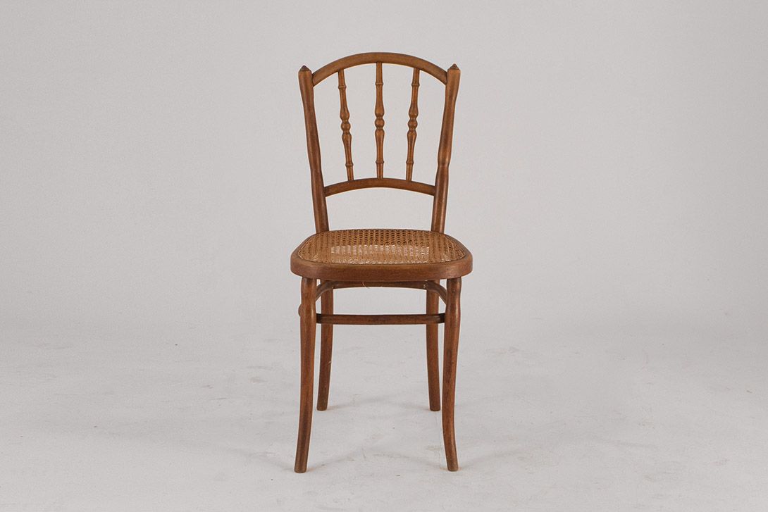 Foto Wooden Dining Chair with Basket Seat