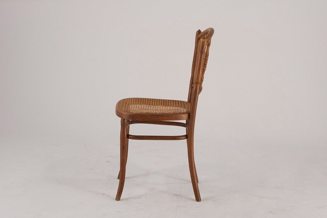 Foto Wooden Dining Chair with Basket Seat