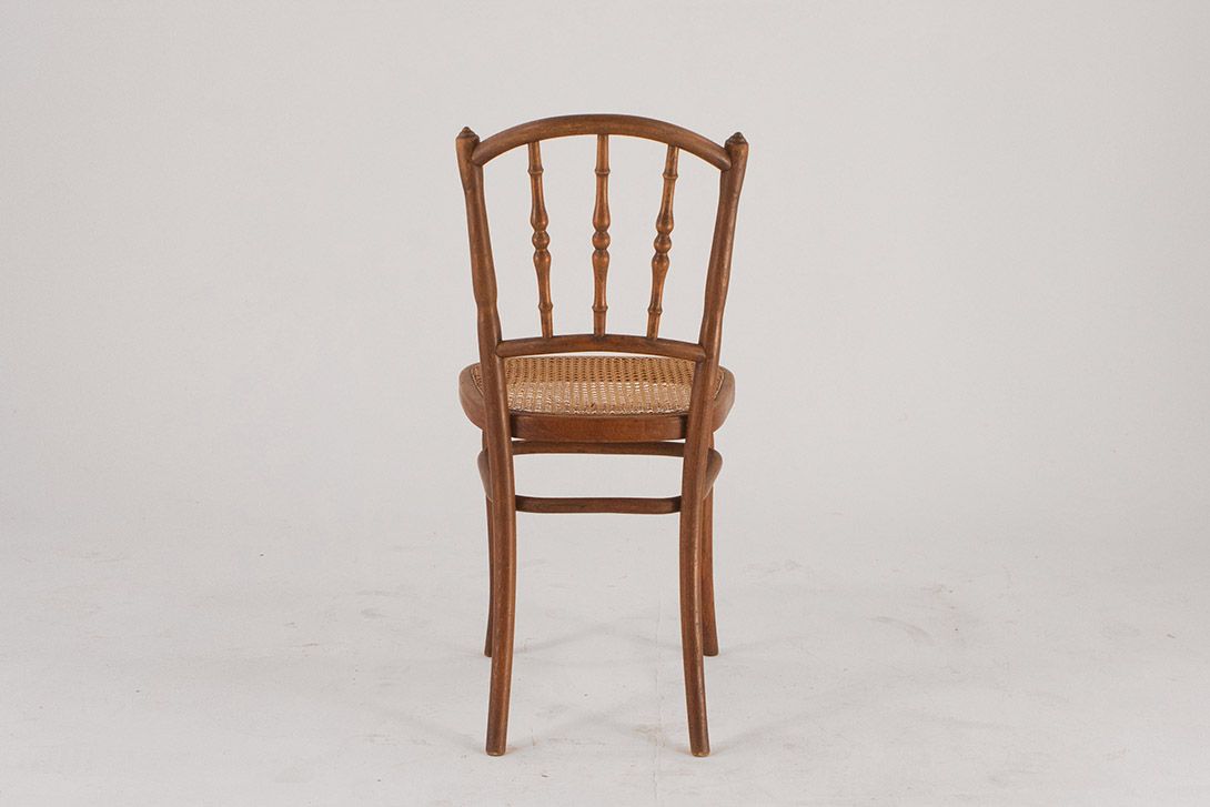 Foto Wooden Dining Chair with Basket Seat