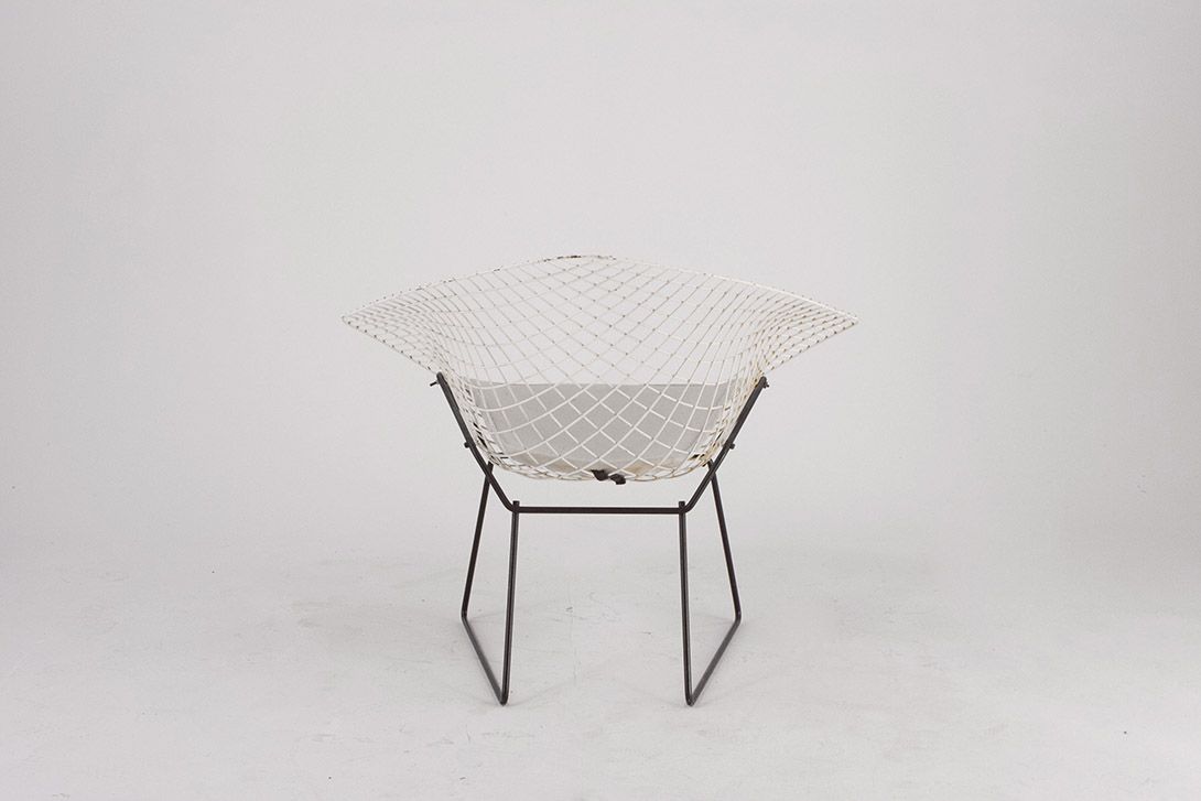 Foto Little Diamond Chair Harry Bertoia in Cream and Black with Cream Cushion