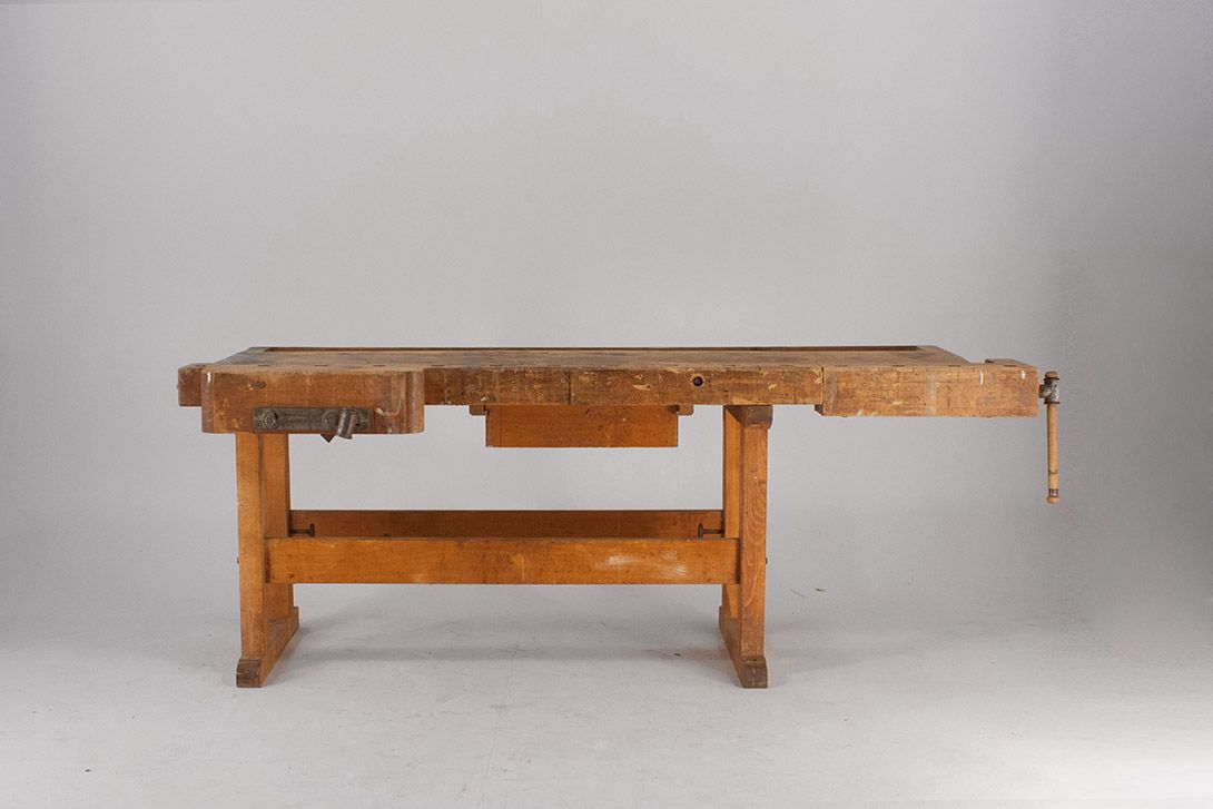 Foto Workbench with missing Pieces Germany 1955 h84x220x85