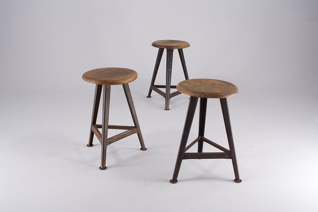 Foto Wooden Rowac Stool 1932 h54