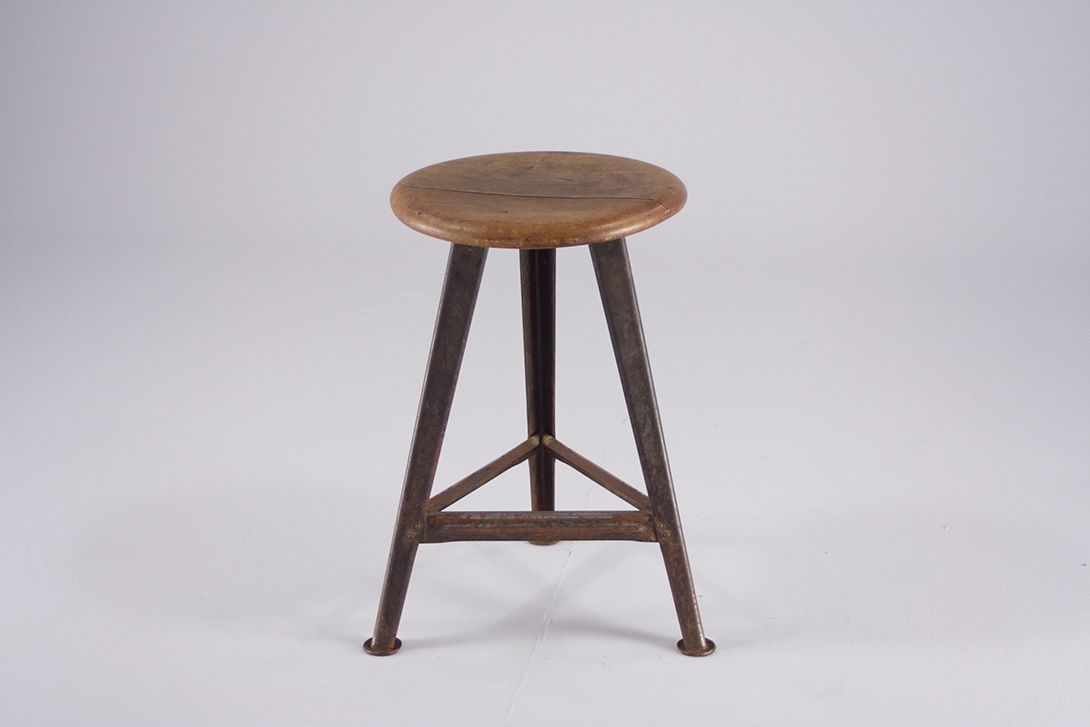 Foto Wooden Rowac Stool 1932 h54