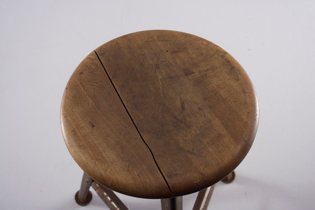 Foto Wooden Rowac Stool 1932 h54
