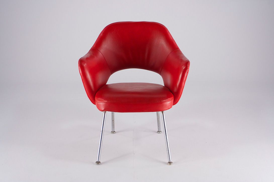 Foto Red Saarinen Leather Executive Armchair