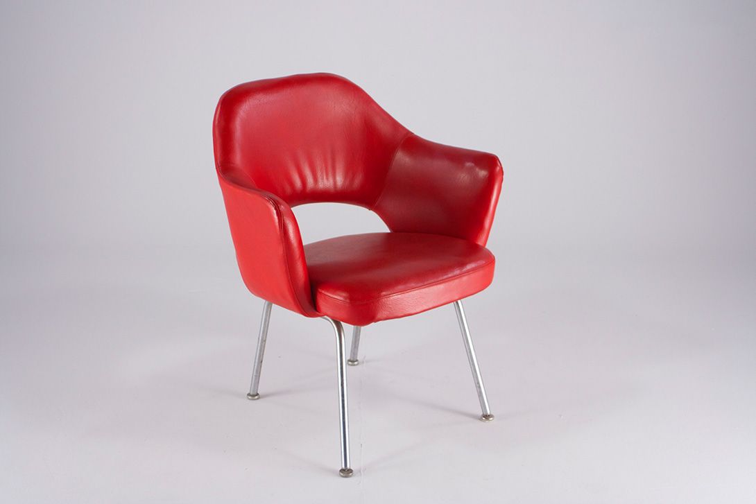 Foto Red Saarinen Leather Executive Armchair