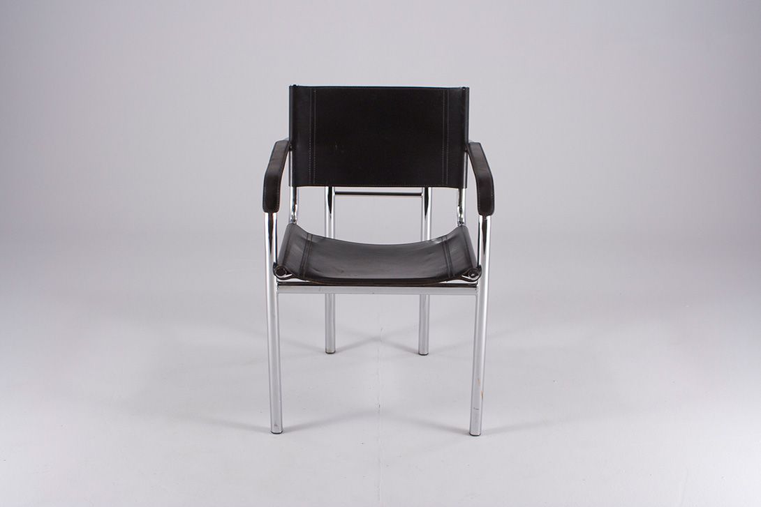 Foto Bauhaus Chrome Dining Armchair with Black Leather Seat, Germany 1980