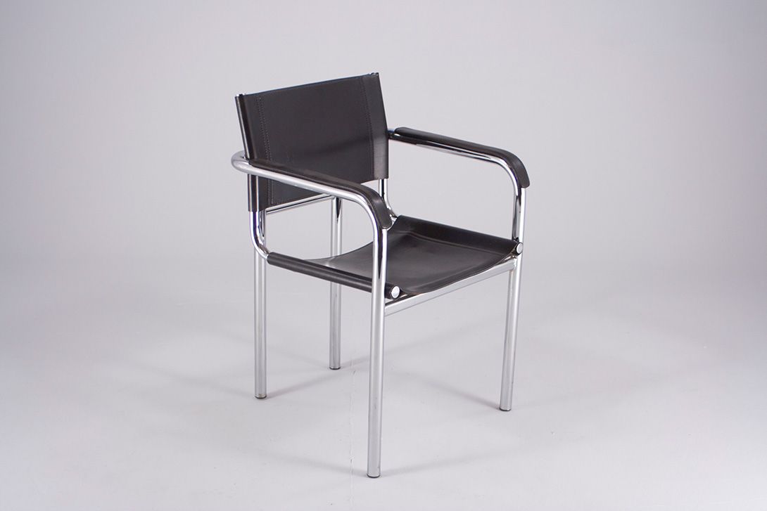 Foto Bauhaus Chrome Dining Armchair with Black Leather Seat, Germany 1980