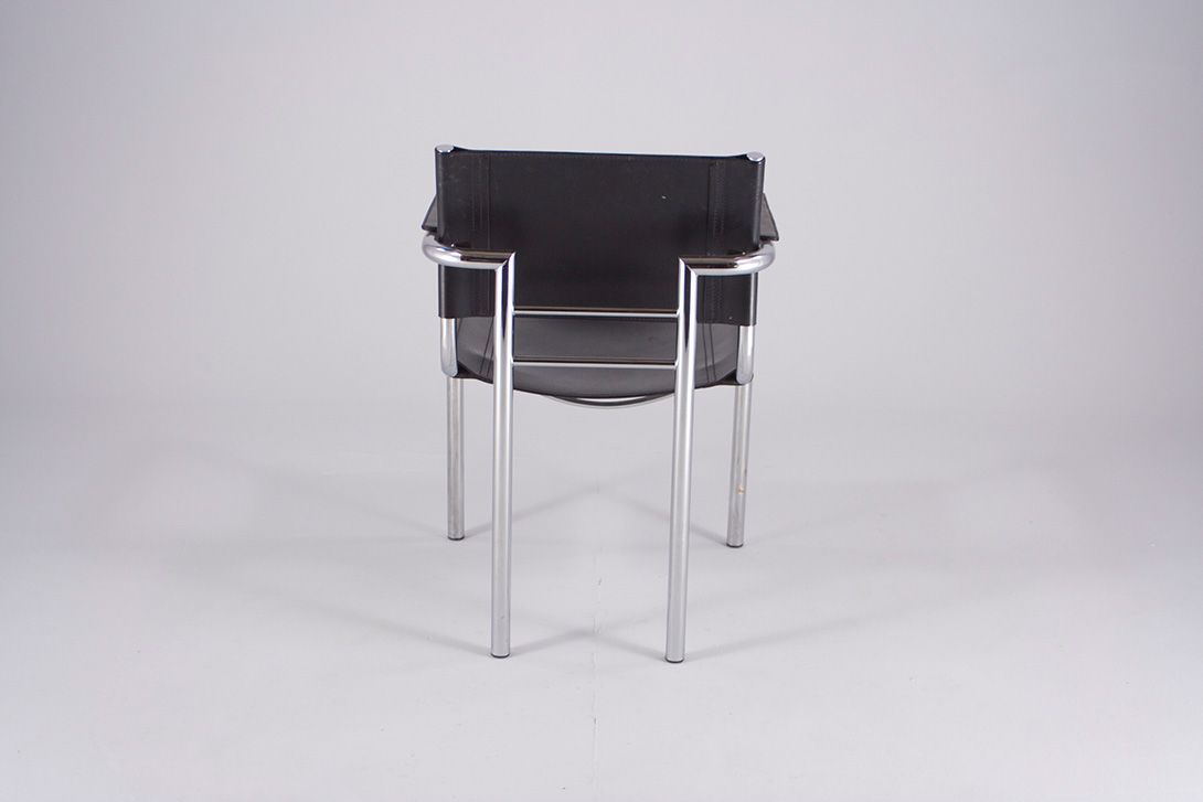 Foto Bauhaus Chrome Dining Armchair with Black Leather Seat, Germany 1980