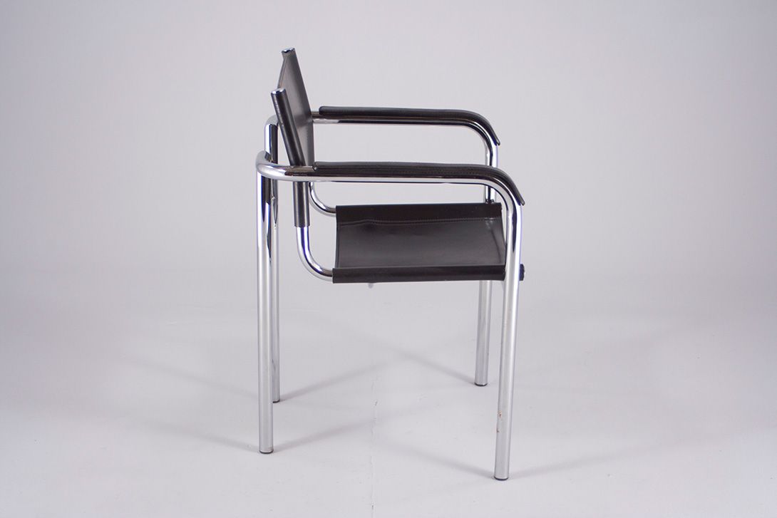 Foto Bauhaus Chrome Dining Armchair with Black Leather Seat, Germany 1980