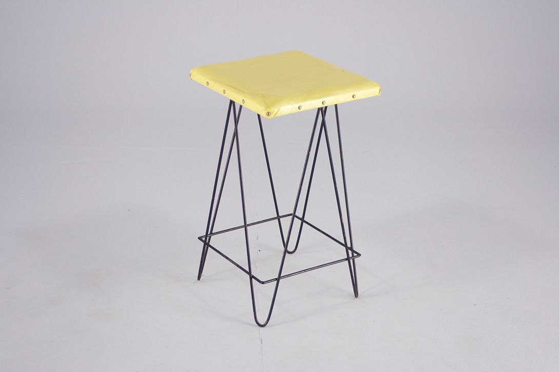 Foto Yellow Industrial Stool