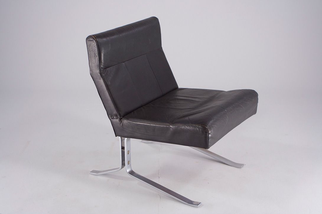 Foto Airport Lounge Black Leather Chair GDR 1975