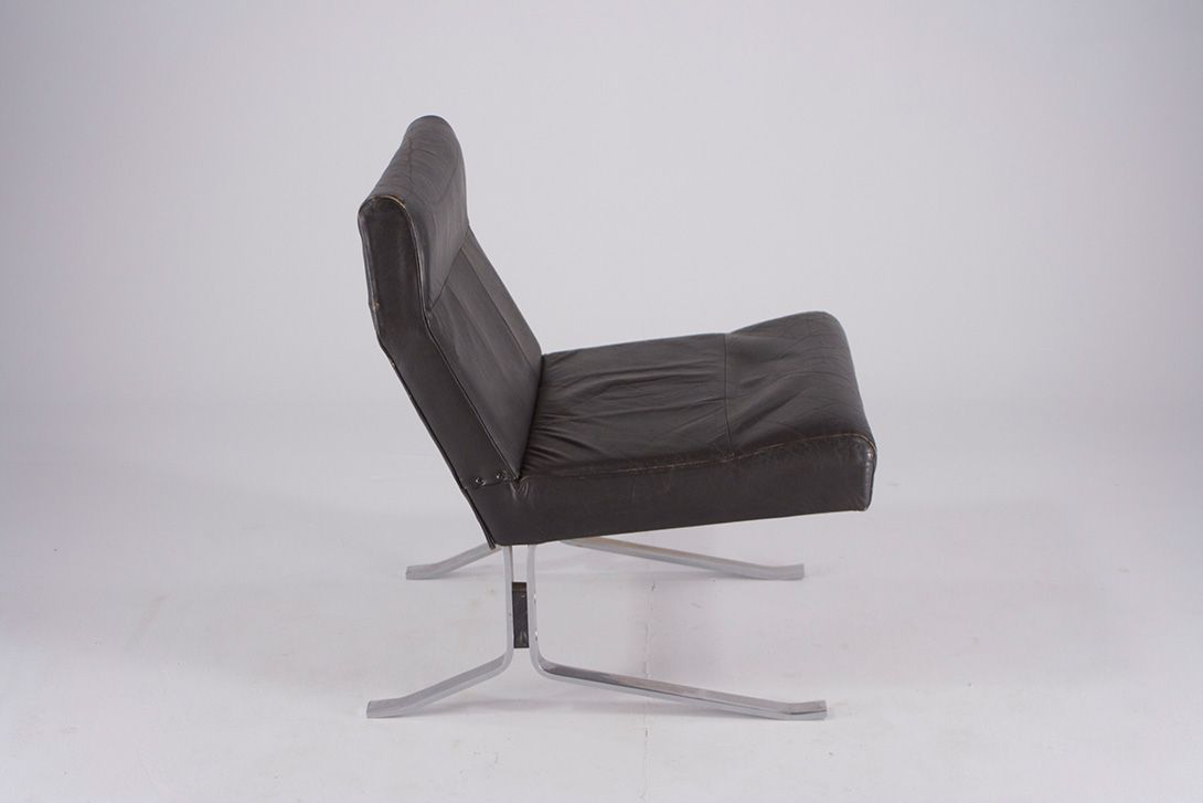 Foto Airport Lounge Black Leather Chair GDR 1975