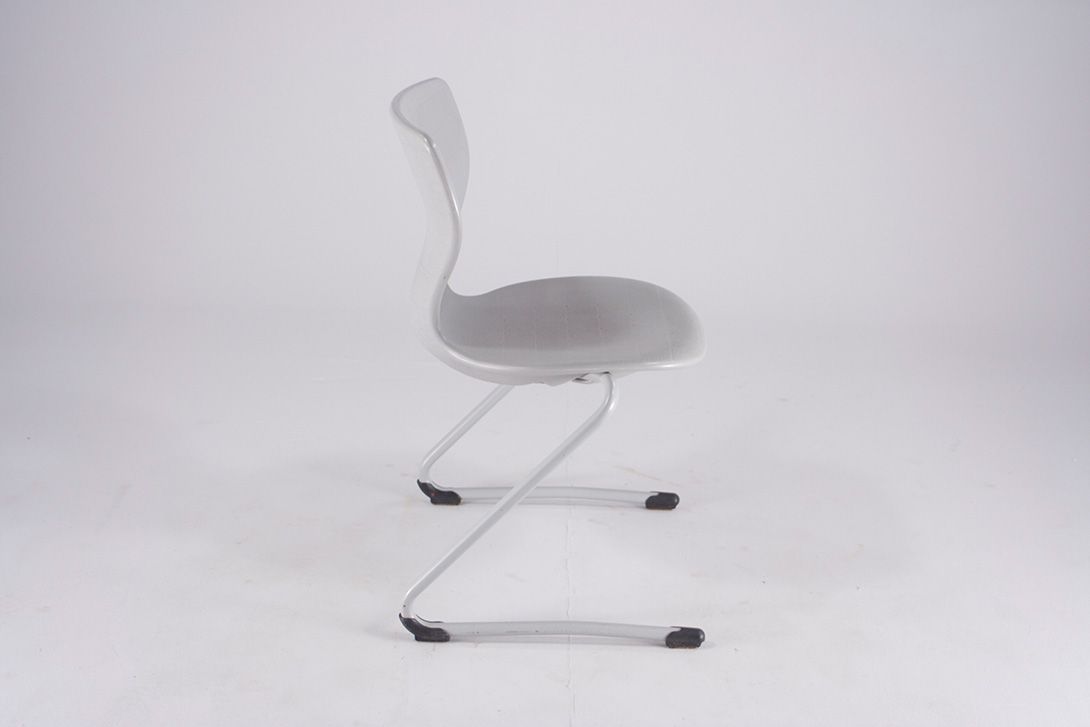 Foto Verner Panton Grey Plastic Chair