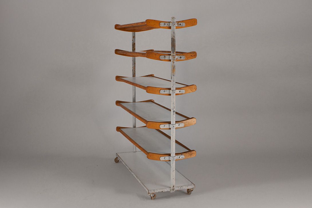 Foto Cobblers Shelf on Wheels Berlin 1935 h142x120x42