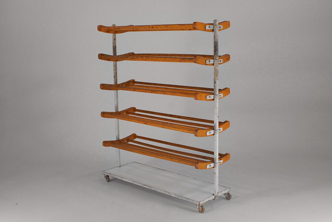 Foto Cobblers Shelf on Wheels Berlin 1935 h142x120x42