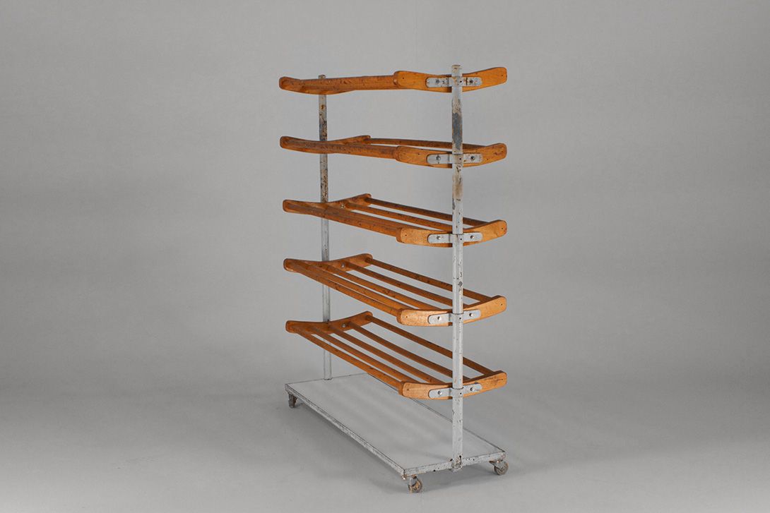 Foto Cobblers Shelf on Wheels Berlin 1935 h142x120x42