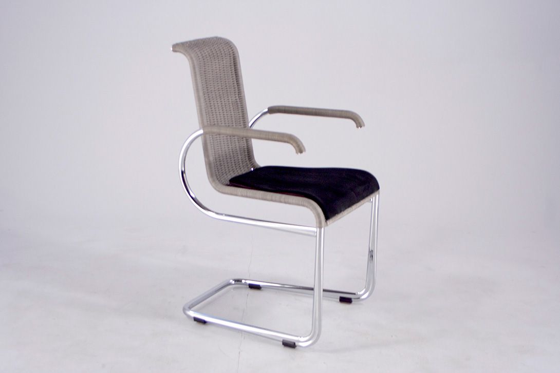 Foto Tecta Dining Chair with Steel Tube Base and Arms