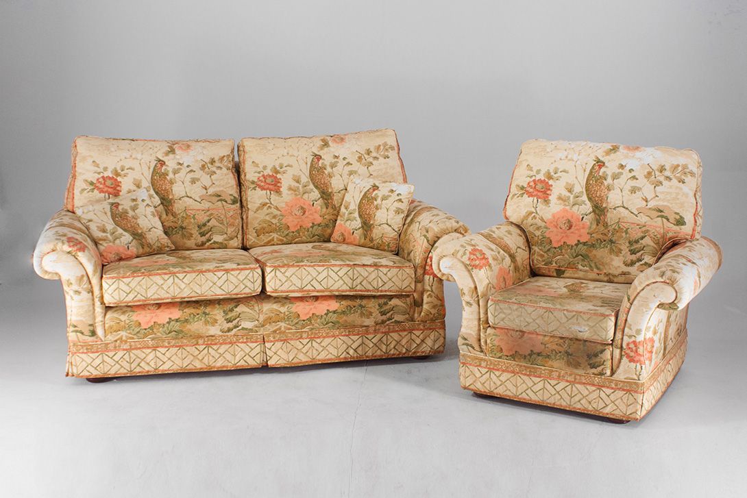 Foto Floral Embroidered Armchair England 1950