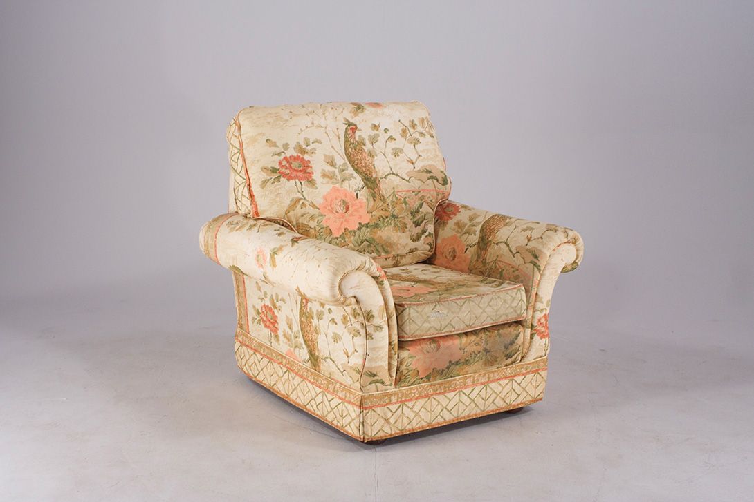 Foto Floral Embroidered Armchair England 1950