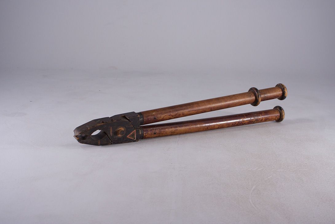 Foto Antique Huge Wooden Plier Germany 1930