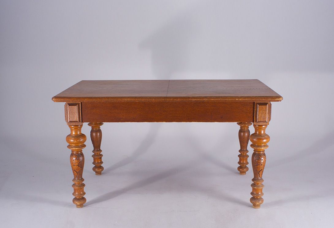 Foto Extendable Leg Detailed Wooden Table h80x100x150