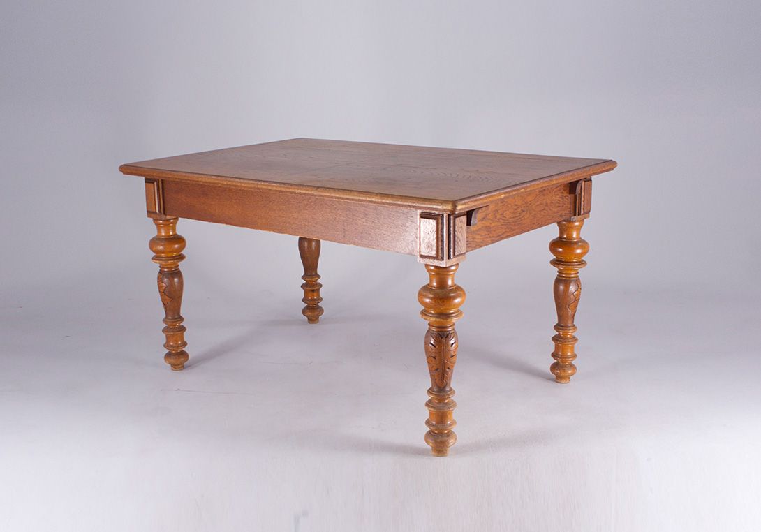 Foto Extendable Leg Detailed Wooden Table h80x100x150