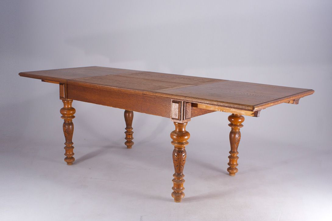 Foto Extendable Leg Detailed Wooden Table h80x100x150