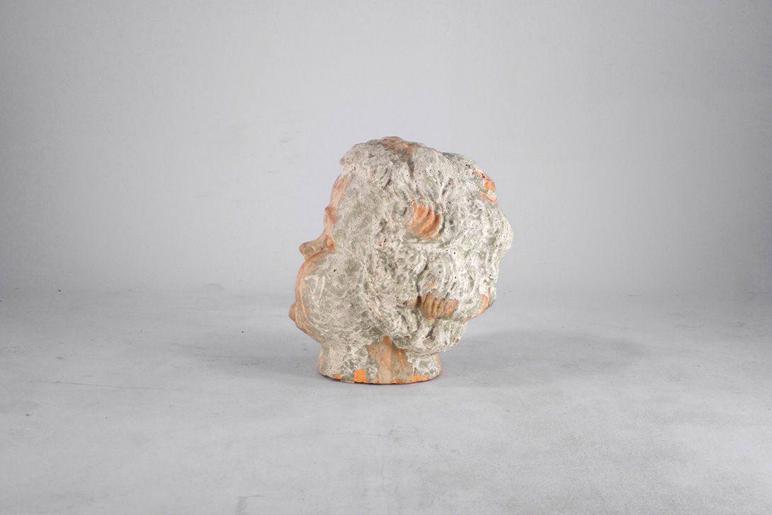 Foto Baby Face Antique Porcelain Sculpture