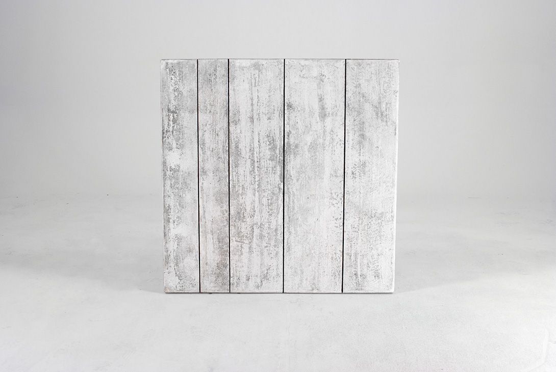 Foto Gray Wooden Bistro Table with White Blurs of Color h71x80x80