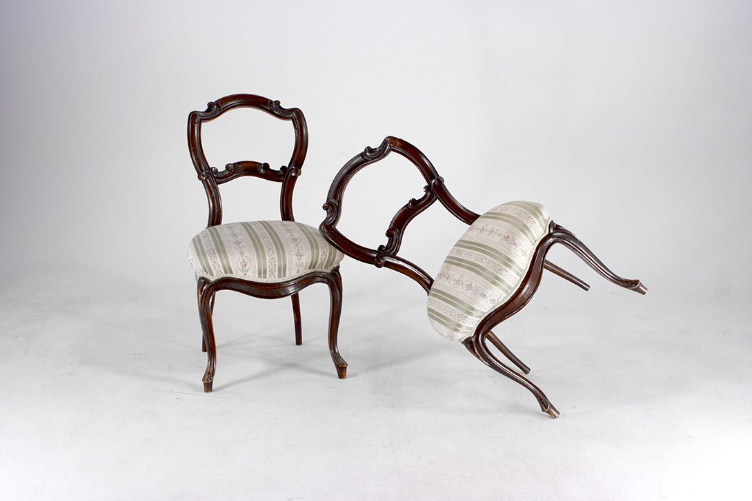 Foto Wooden Medieval Tea Time Chair