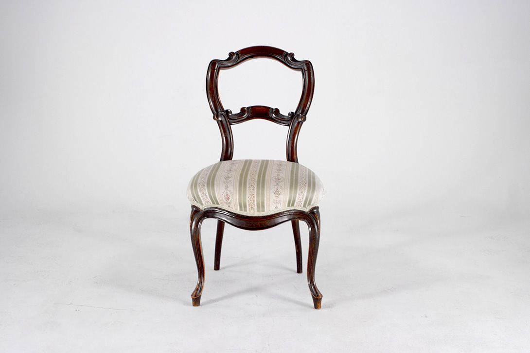Foto Wooden Medieval Tea Time Chair