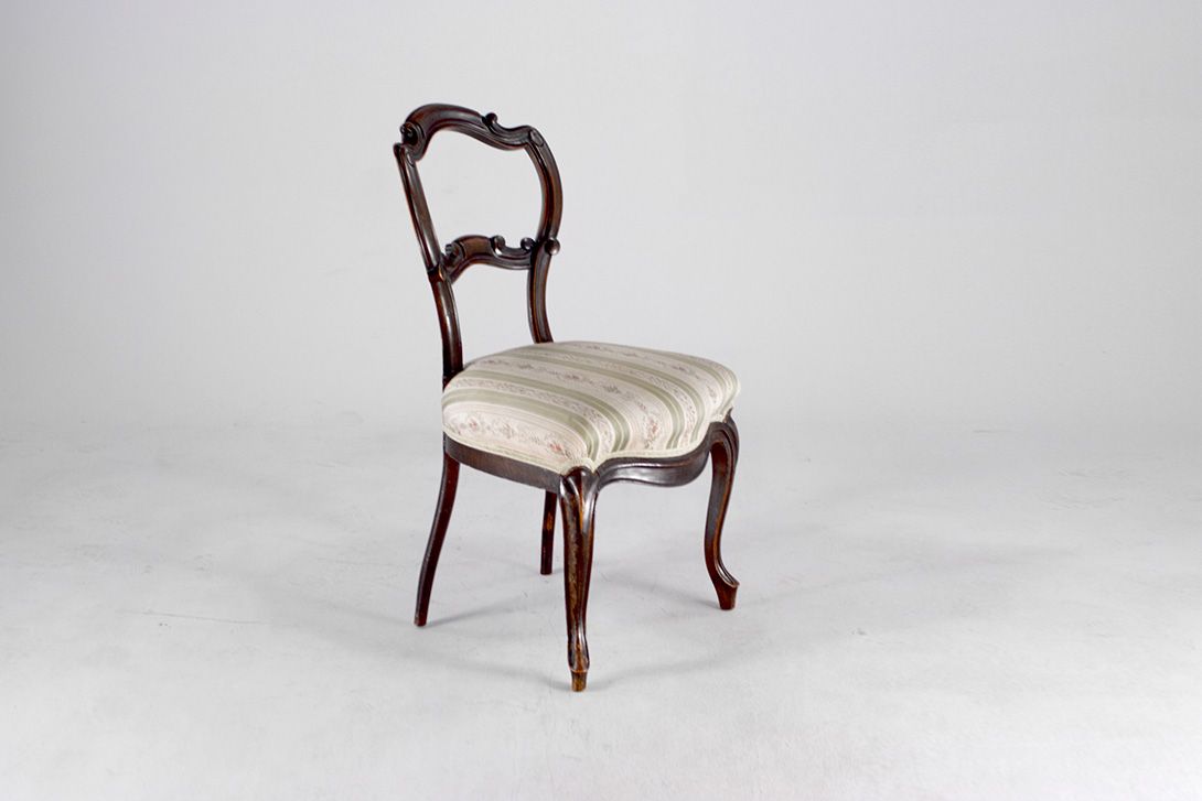 Foto Wooden Medieval Tea Time Chair