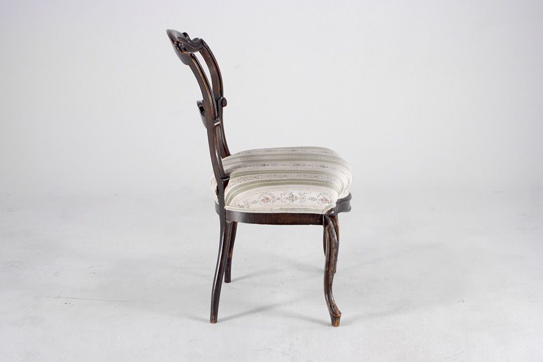 Foto Wooden Medieval Tea Time Chair