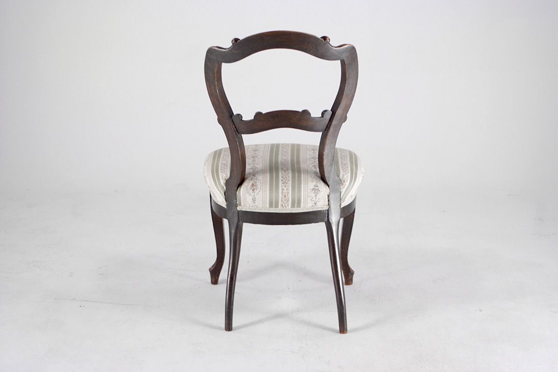 Foto Wooden Medieval Tea Time Chair