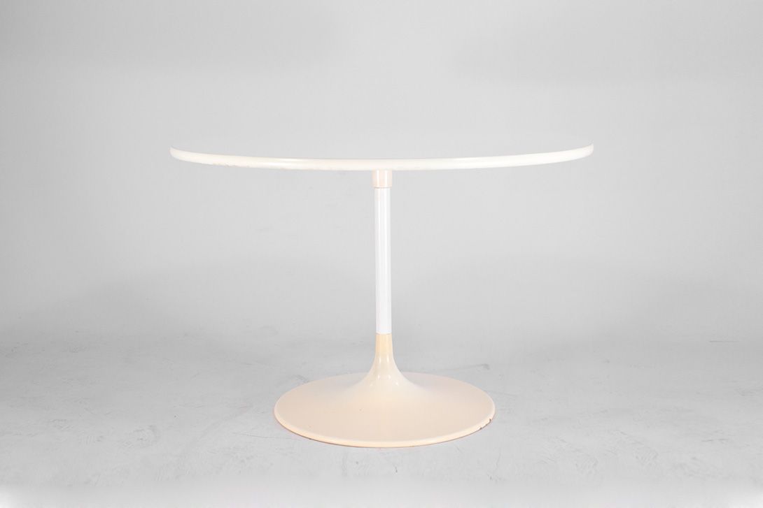 Foto Round White Dinning Table with Tulip Base h72x107